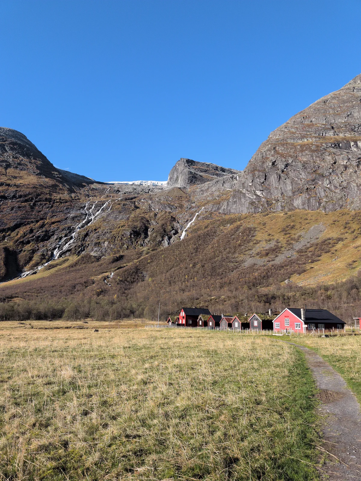 Colourful cabins at the foot of the mountains