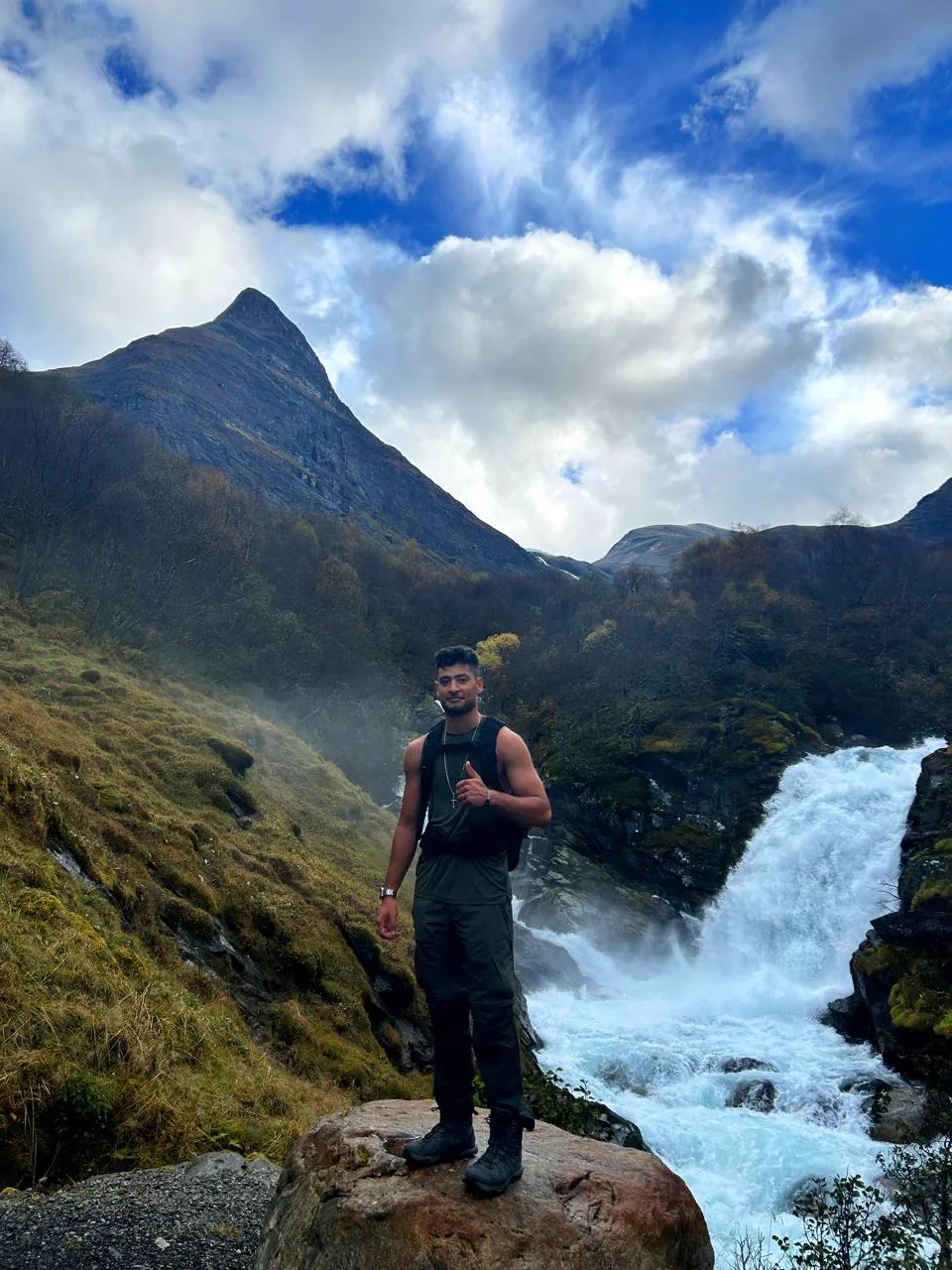Bauti beside a waterfall in the Bødalen valley