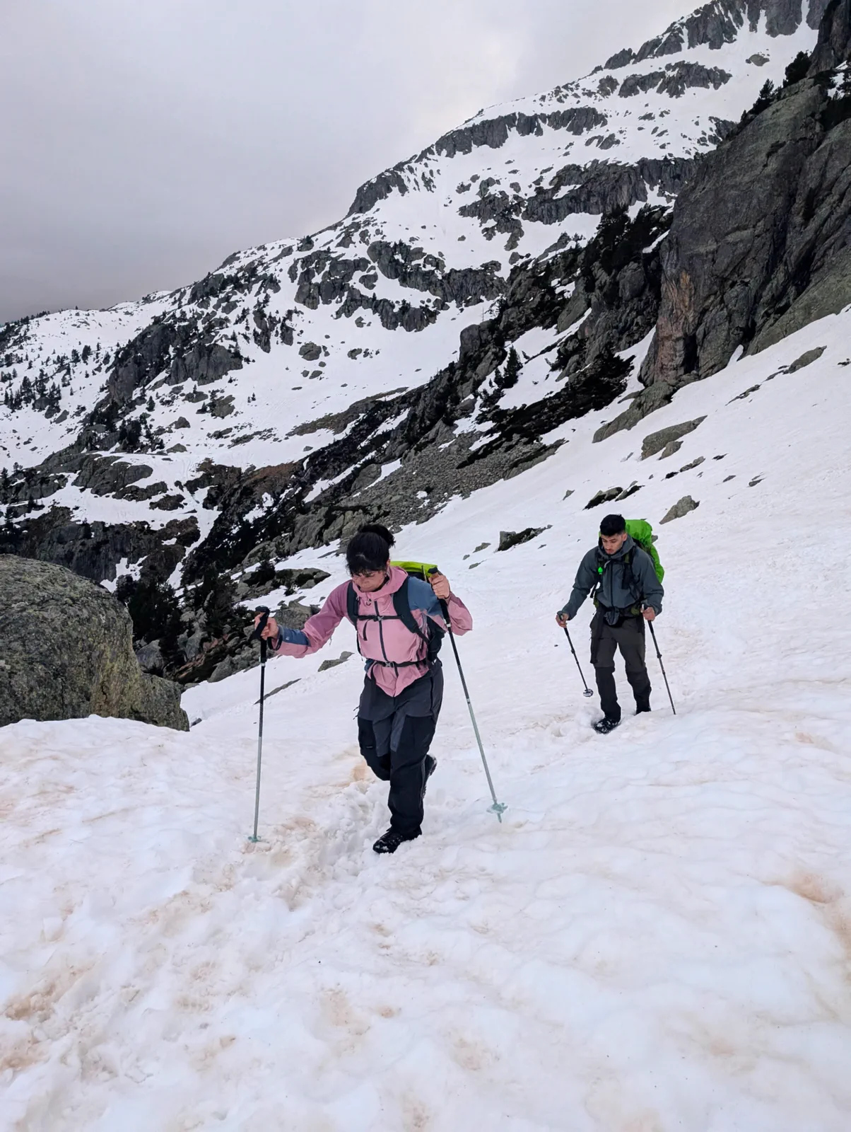 The group climbs a snowy slope on Garmo Negro