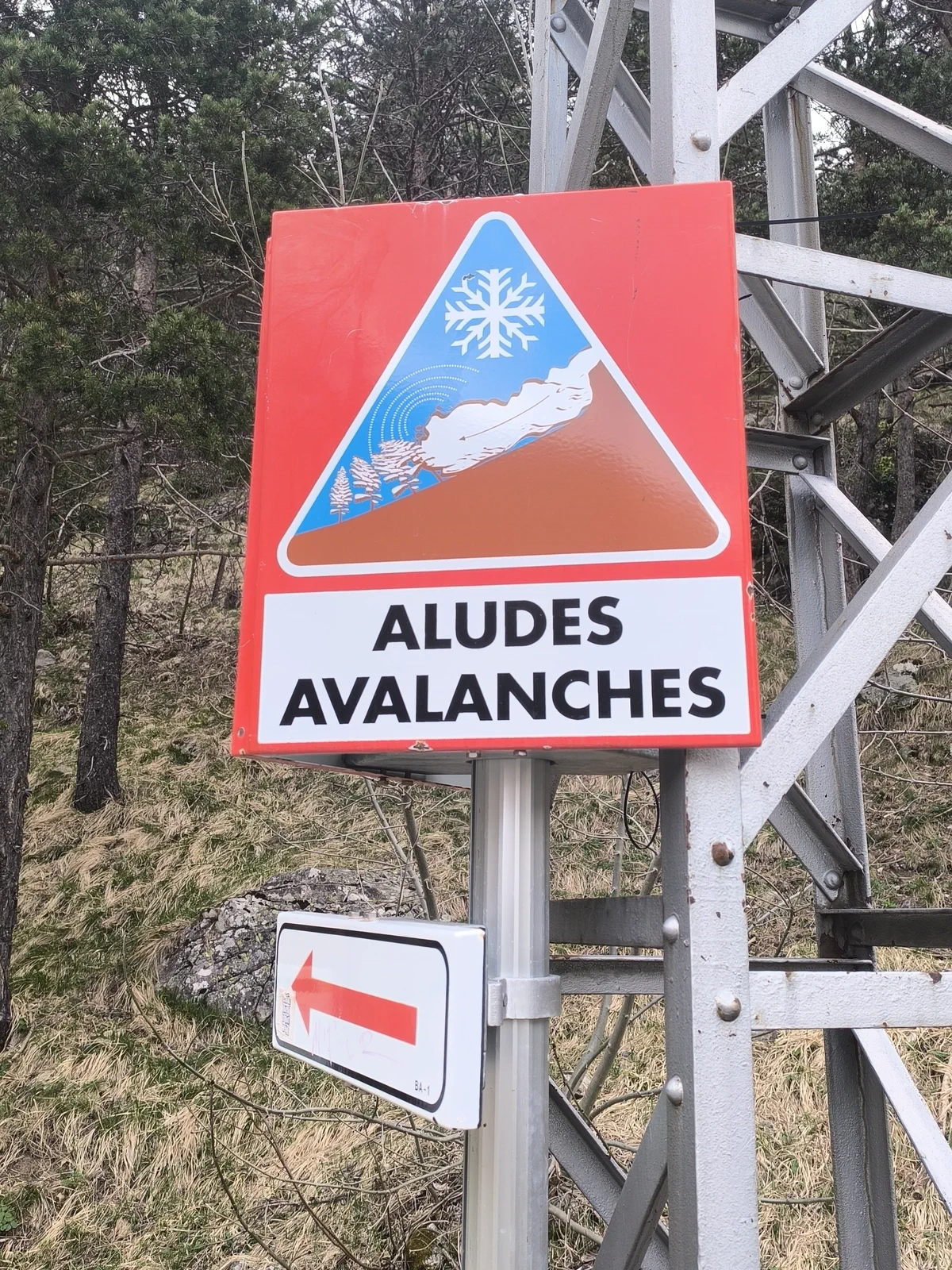 Avalanche warning sign beside the route