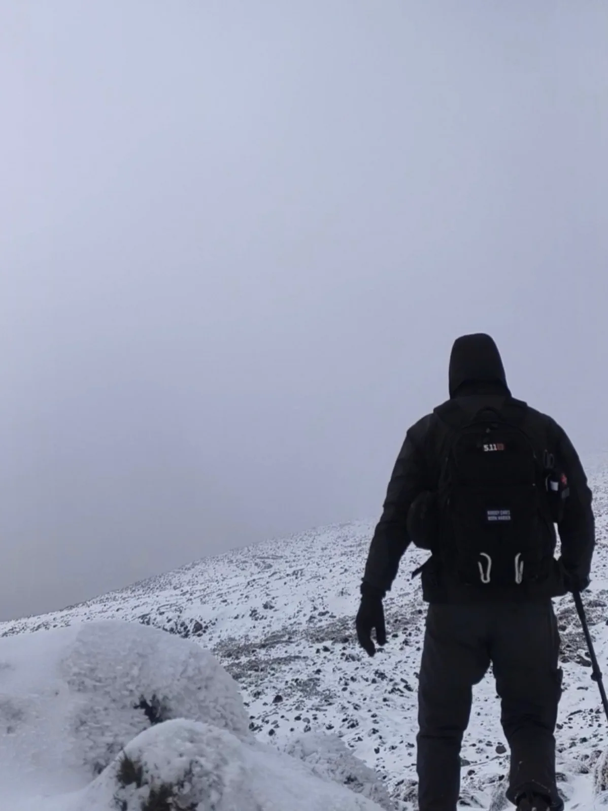 Bauti walking across a snowy slope on La Maroma in poor visibility