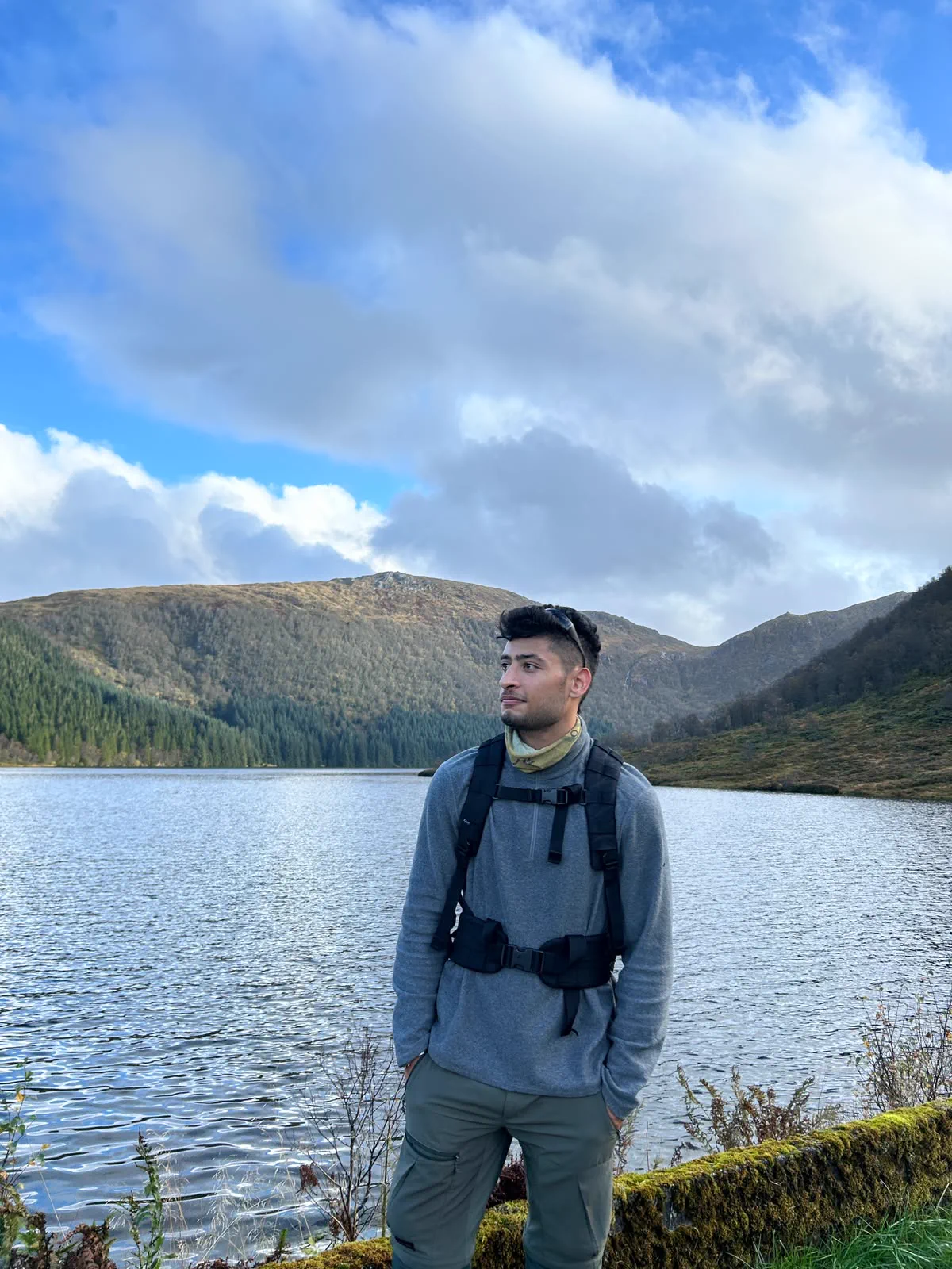 Bauti junto al lago al final de la excursión